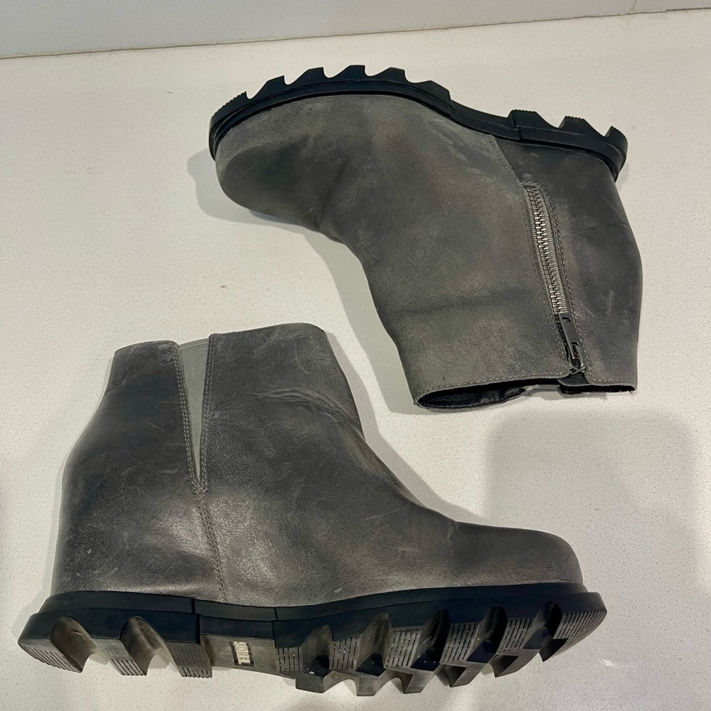 $210 Sorel Joan of Arctic Wedge III Zip. Waterproof Quarry gray Leather Size 9.5